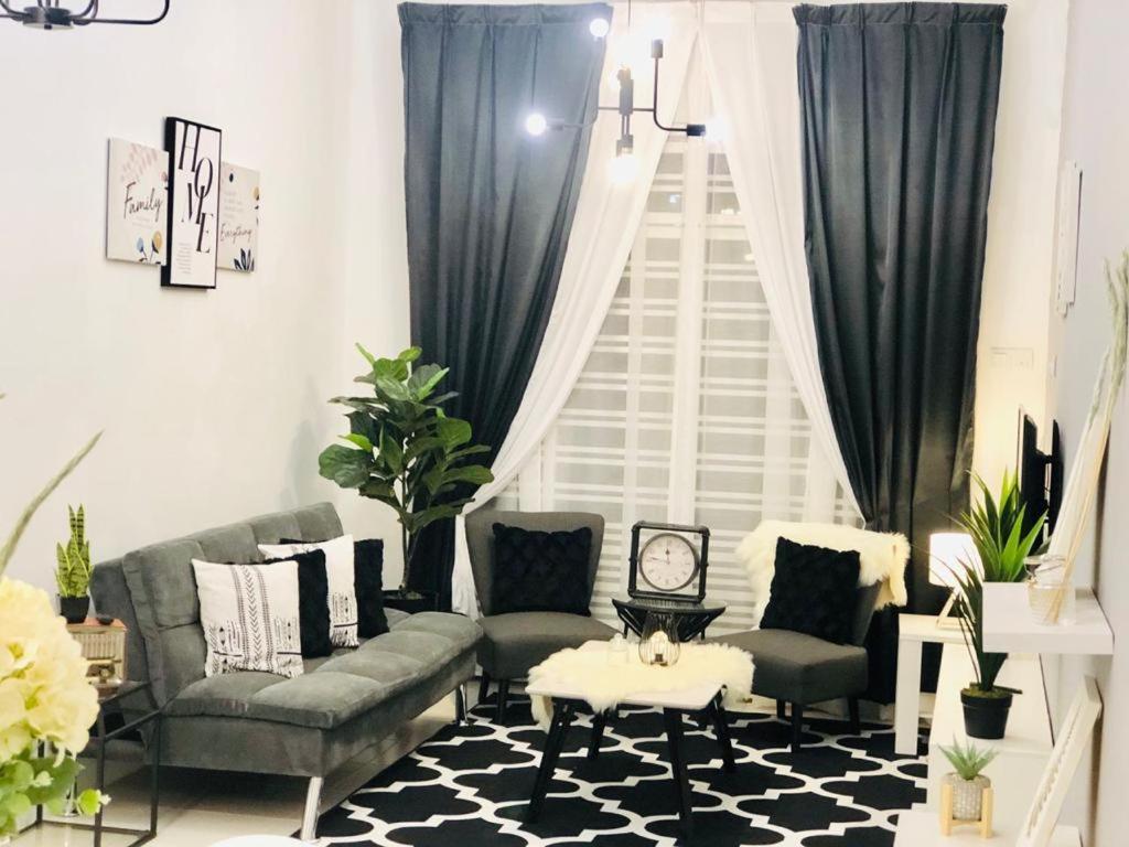 Villa Pool Kepala Batas Kampong Hilir  Exteriör bild