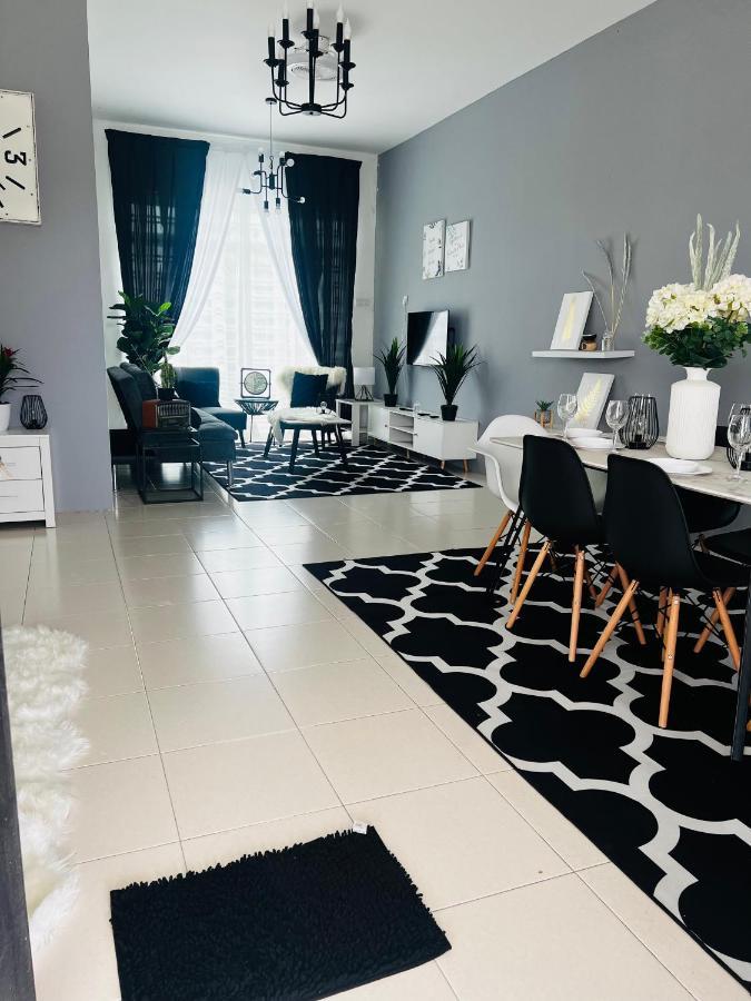 Villa Pool Kepala Batas Kampong Hilir  Exteriör bild