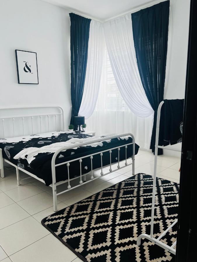 Villa Pool Kepala Batas Kampong Hilir  Exteriör bild