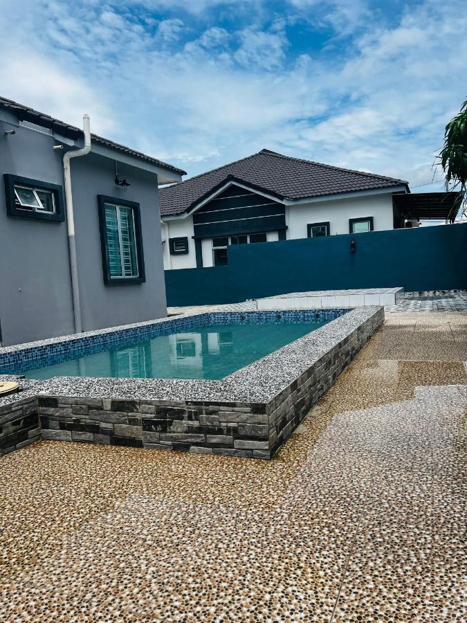 Villa Pool Kepala Batas Kampong Hilir  Exteriör bild