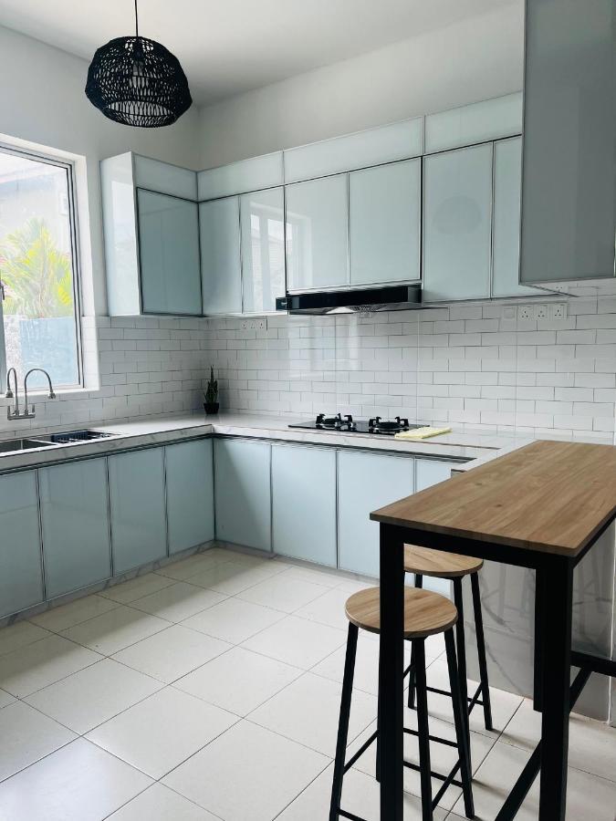 Villa Pool Kepala Batas Kampong Hilir  Exteriör bild