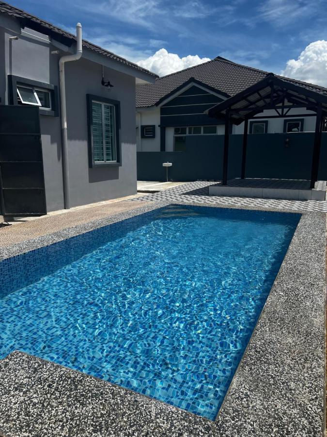 Villa Pool Kepala Batas Kampong Hilir  Exteriör bild