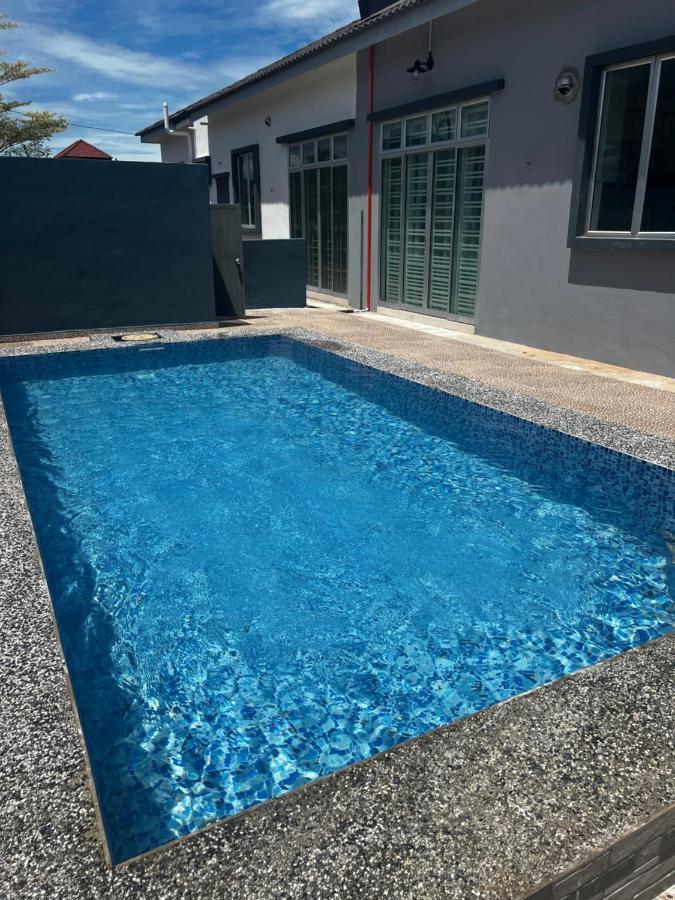 Villa Pool Kepala Batas Kampong Hilir  Exteriör bild
