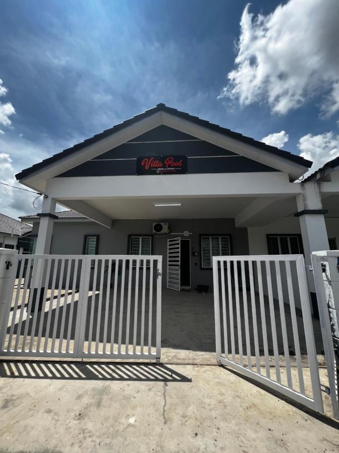Villa Pool Kepala Batas Kampong Hilir  Exteriör bild