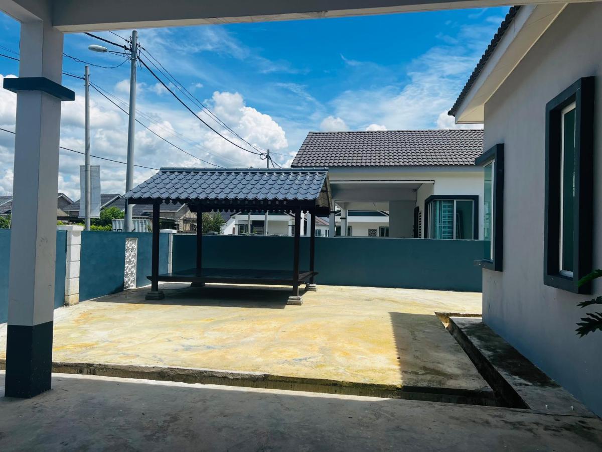 Villa Pool Kepala Batas Kampong Hilir  Exteriör bild