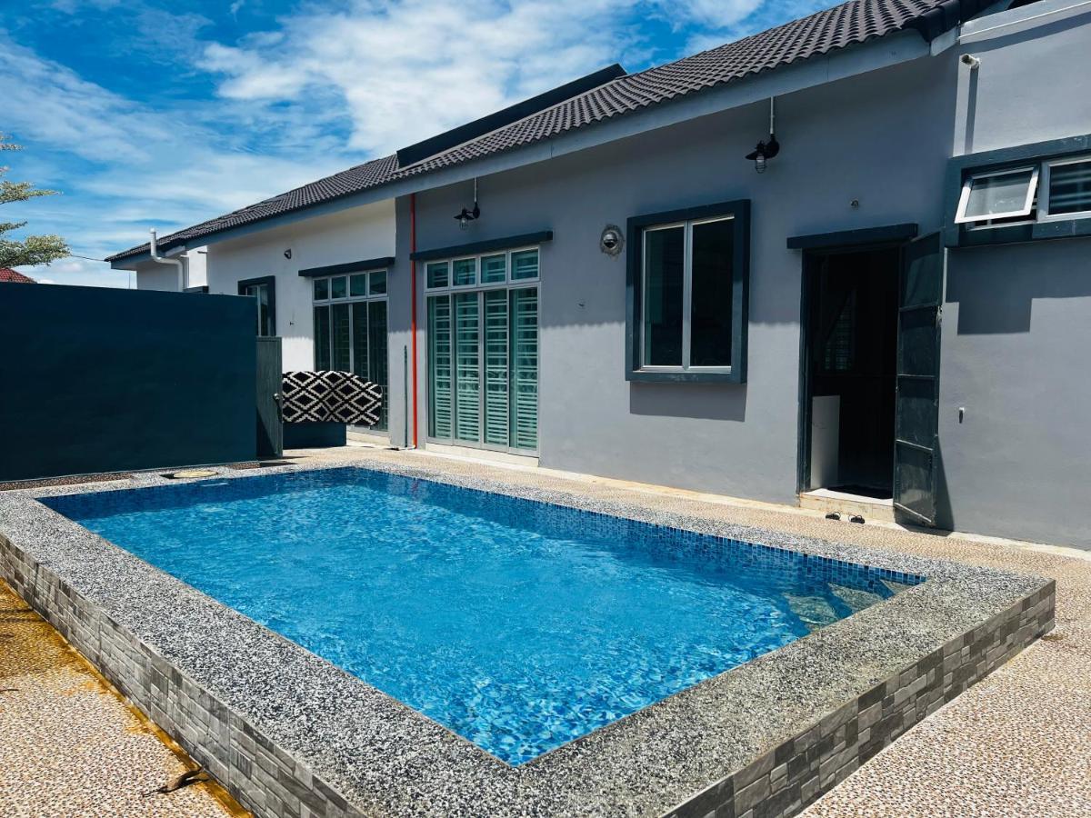 Villa Pool Kepala Batas Kampong Hilir  Exteriör bild